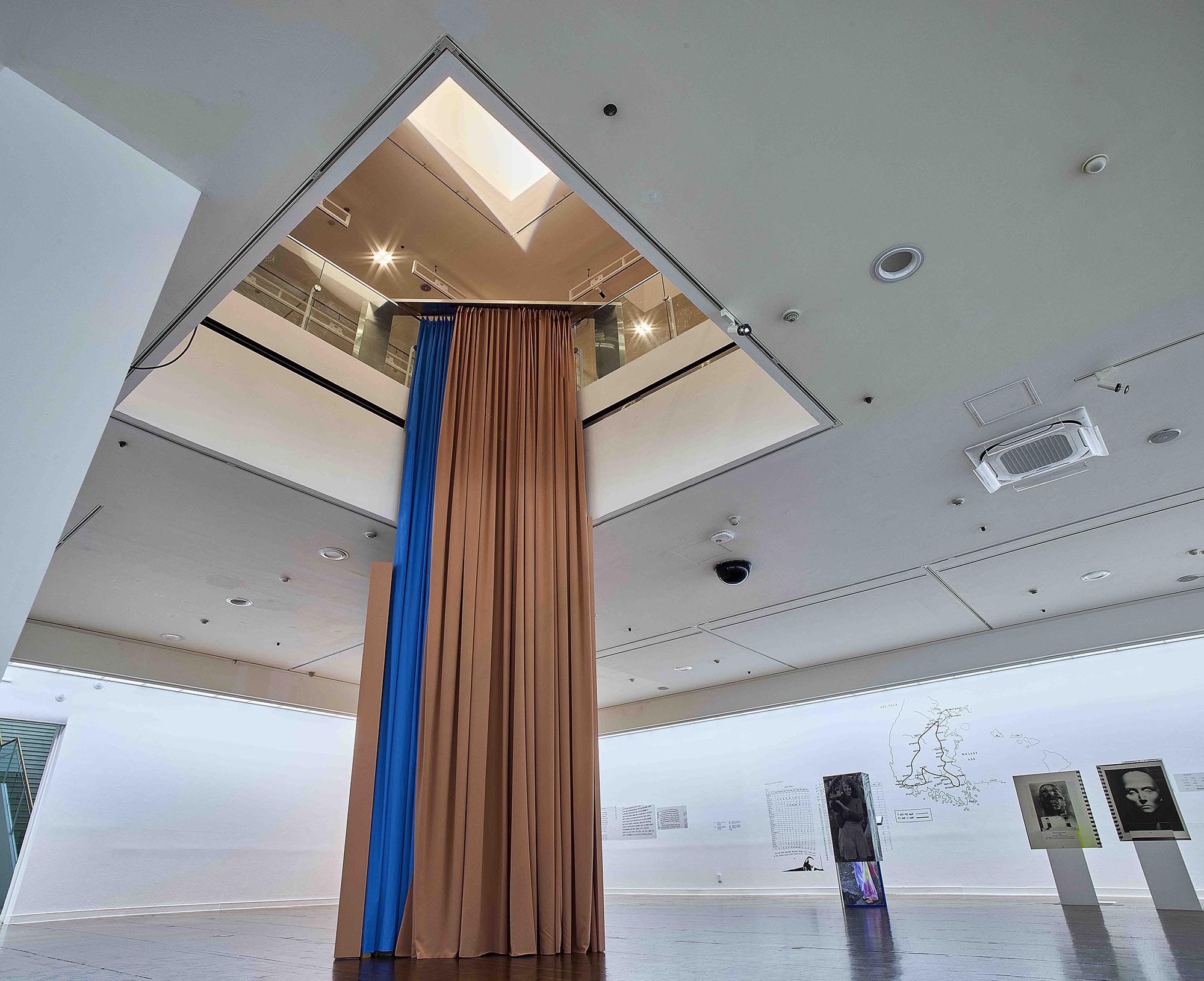 A Very Long Kahiki Drape